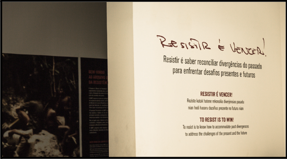 Parede de entrada do Arquivo & Museu da Resistência Timorense.