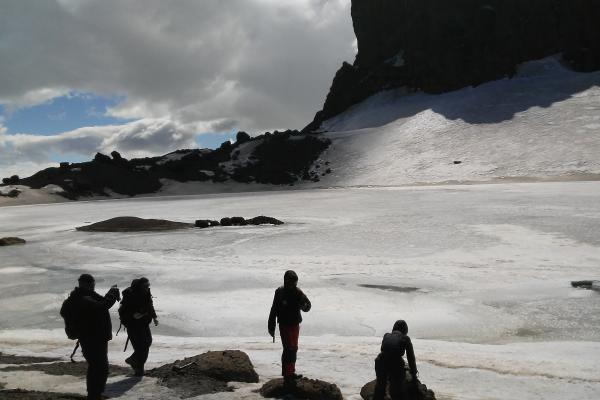Grupo em expedição na Antártida